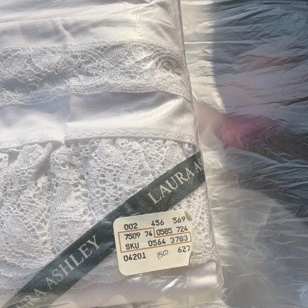 Laura Ashley Bridal Lace 200 Cale No-Iron Twin Flat Sheet White 66x96